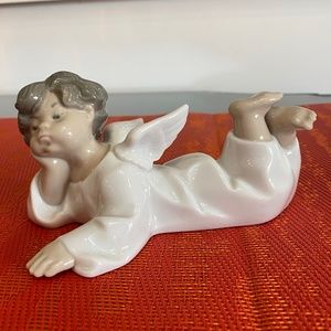 LLADRÓ Cherub Angel Laying Down Figurine. Porcelain Angel Figure